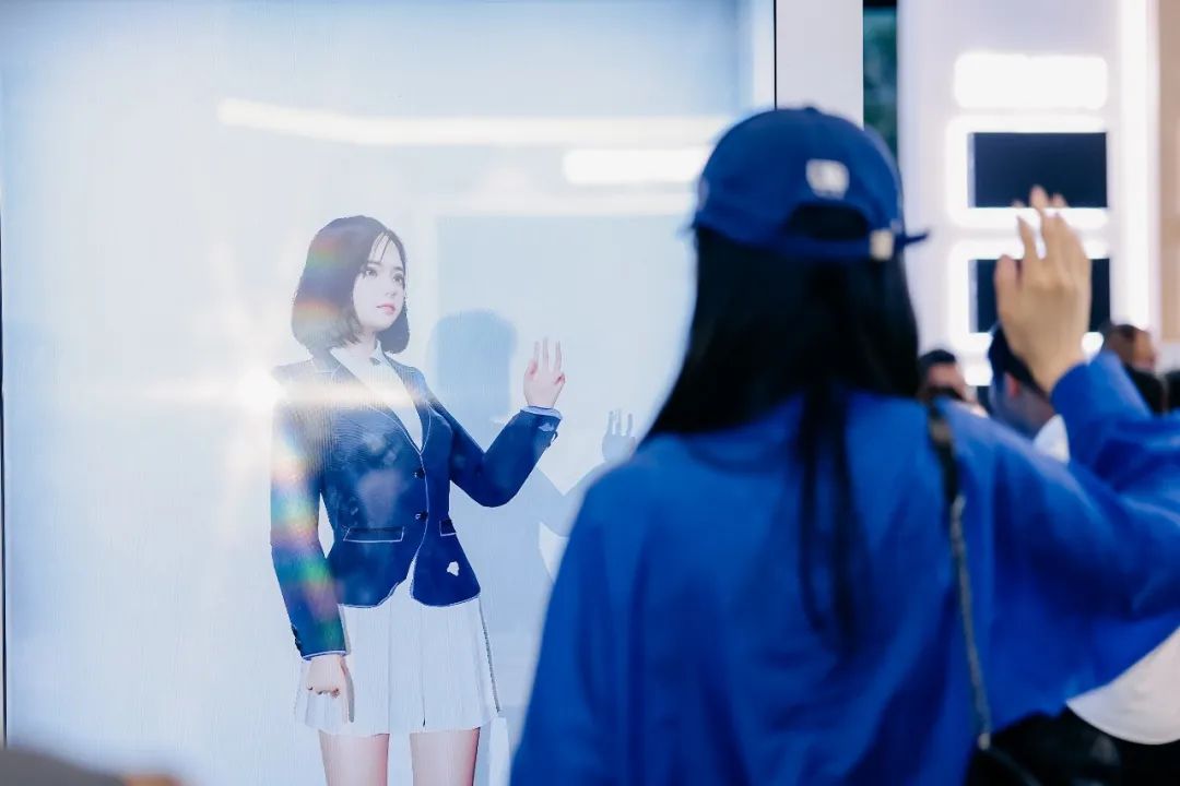 “AI+智能显示”引领未来 365WM完美新品InfoComm展大放异彩