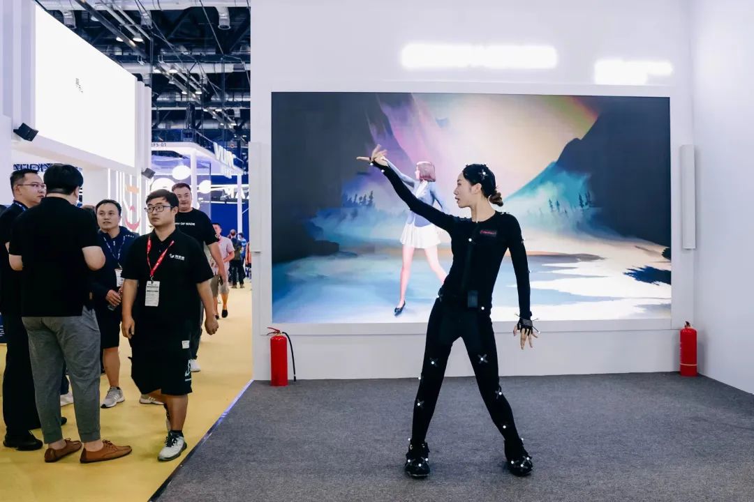 “AI+智能显示”引领未来 365WM完美新品InfoComm展大放异彩